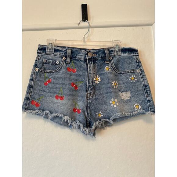 Aeropostale High Rise Shorty Shorts Women’s Size 8 Cherry & Daisy Distressed - Picture 1 of 6